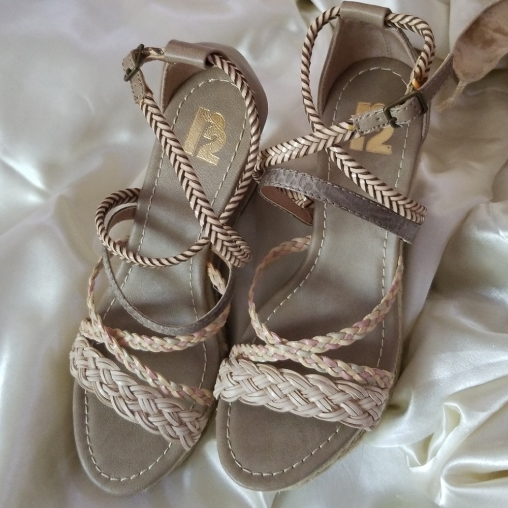 R2 Aurelia Cream Wedge Sandals - Size 5.5M